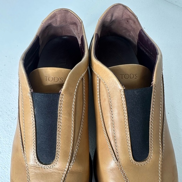 **SOLD**Tod’s Women’s Leather Slip-On Driving Shoes – Camel Tan - Picture 3 of 8